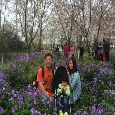 Cherry blossoms in the Central Park of Shangahi with Xuefeng
